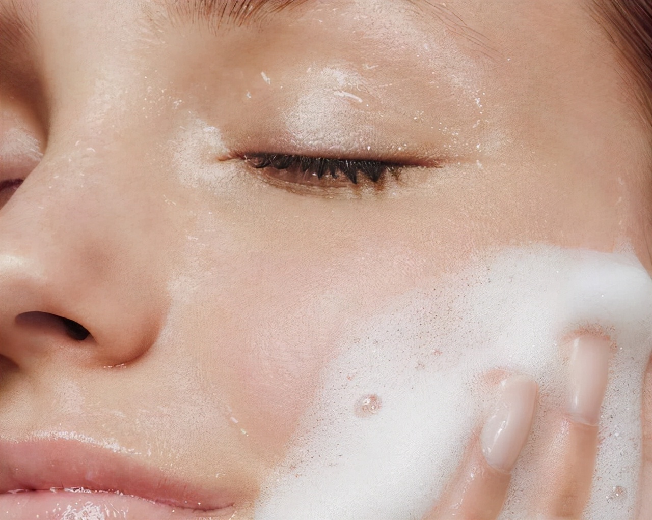 脸起皮干燥紧绷刺痛发红？这三个敏感肌护理误区你一定要远离