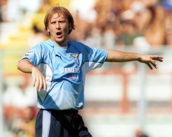 世界足坛第一个3000万转会费,世界足坛最成功的转会