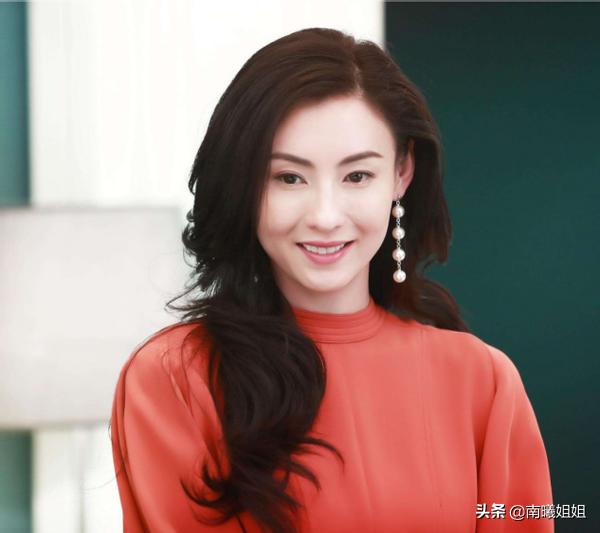 30多岁圆脸黑长直适合什么发型,20-30岁圆脸发型减龄黑长直长发