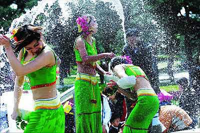 傣族泼水节的美丽传说,傣族的泼水节知识简介