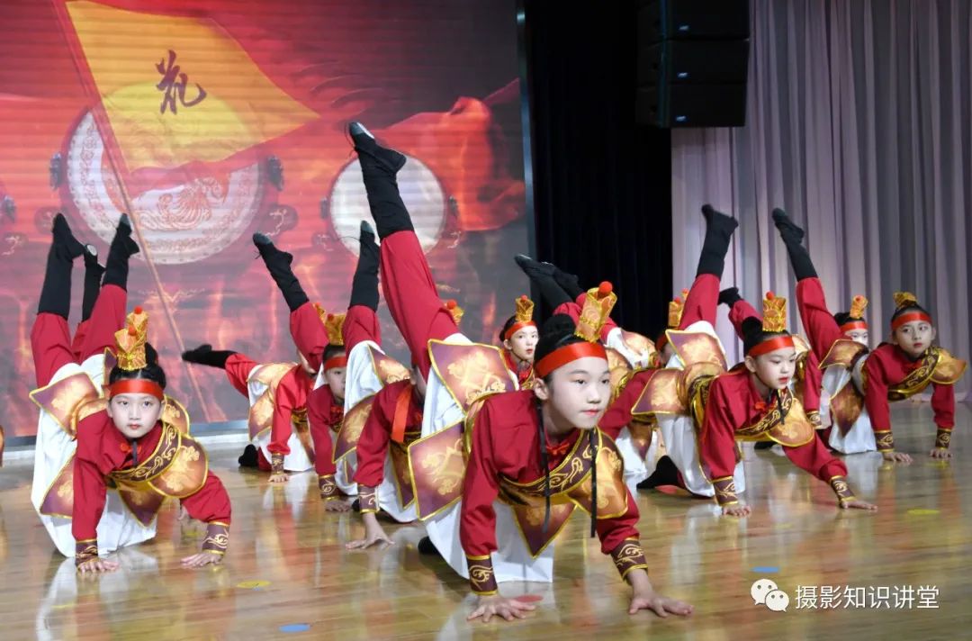 儿童摄影如何逗孩子拍入园照,儿童摄影周岁照拍摄技巧