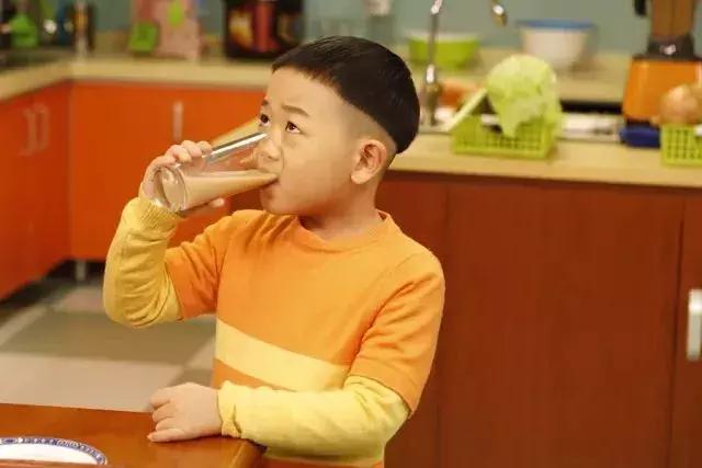 孩子长不高可能是这些元凶在作怪,孩子长不高的元凶终于找到了