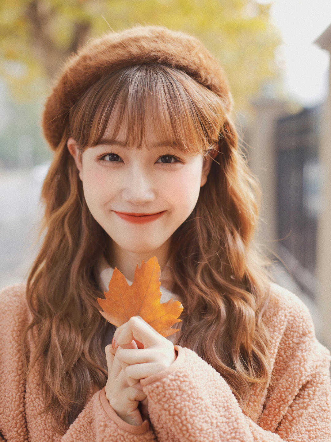 高个子驼色大衣搭配小香风连衣裙,小个子穿驼色大衣配什么裙子