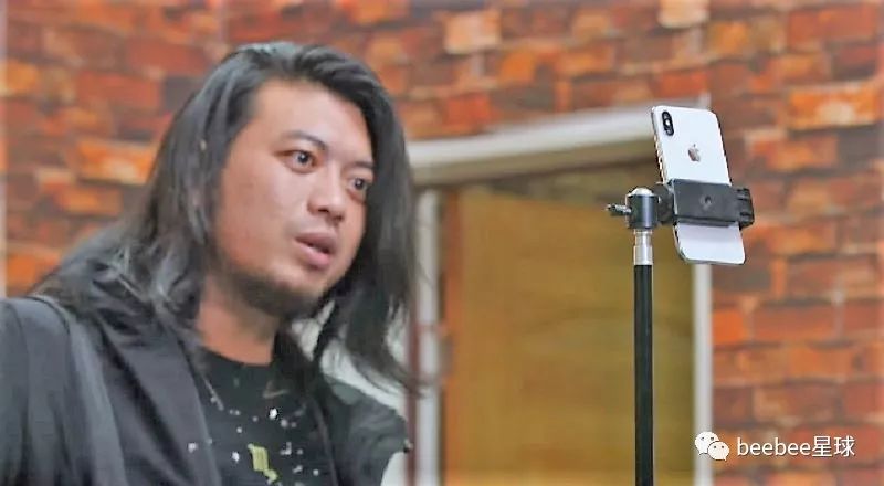 中国的废柴爱迪生在国外彻底火了，老外哭着喊着求粉手工耿