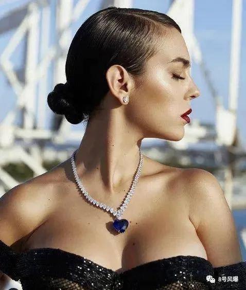 她们还在名媛群拼单，这位柜姐已经收服了世界顶级海王