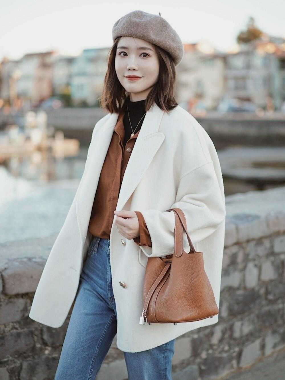 高个子驼色大衣搭配小香风连衣裙,小个子穿驼色大衣配什么裙子