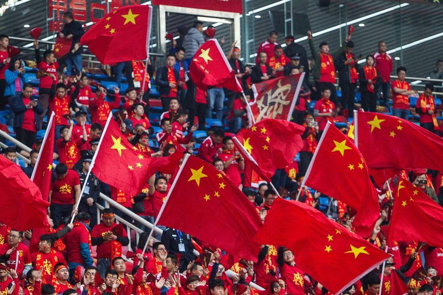 这位39岁国足老将哭的那一瞬间，多少球迷为之流泪，他真的尽力了