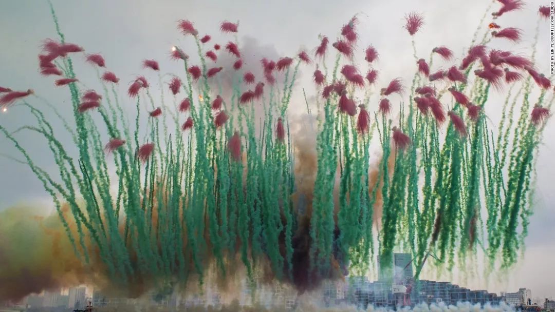 最会玩火的男人！他炸遍全世界却换来全网膜拜：美到窒息的神作