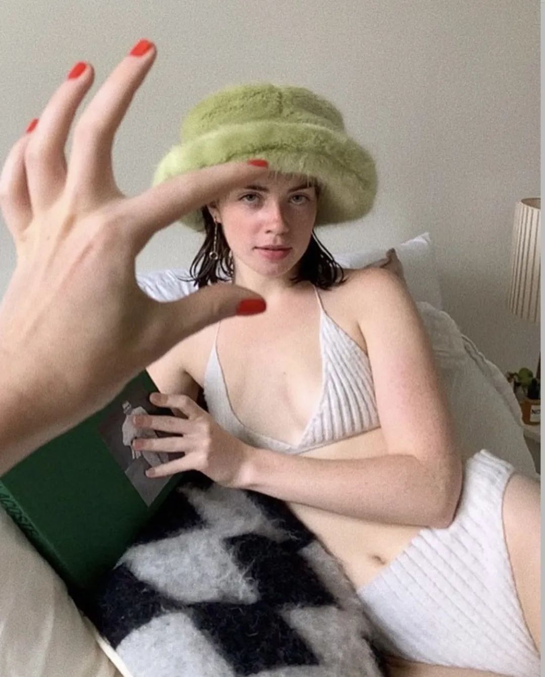 圆脸女孩帽子,小圆脸适合戴什么帽子