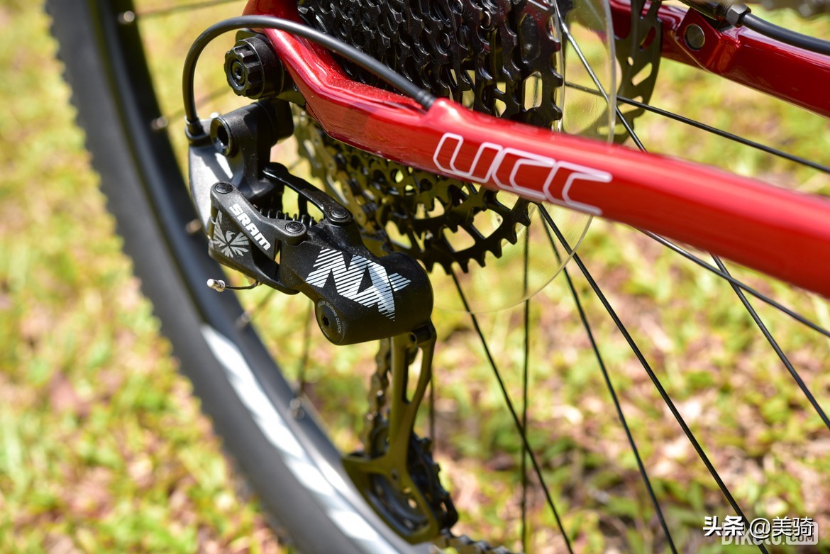 ucc竞争者race测评,万元以下碳纤维山地车