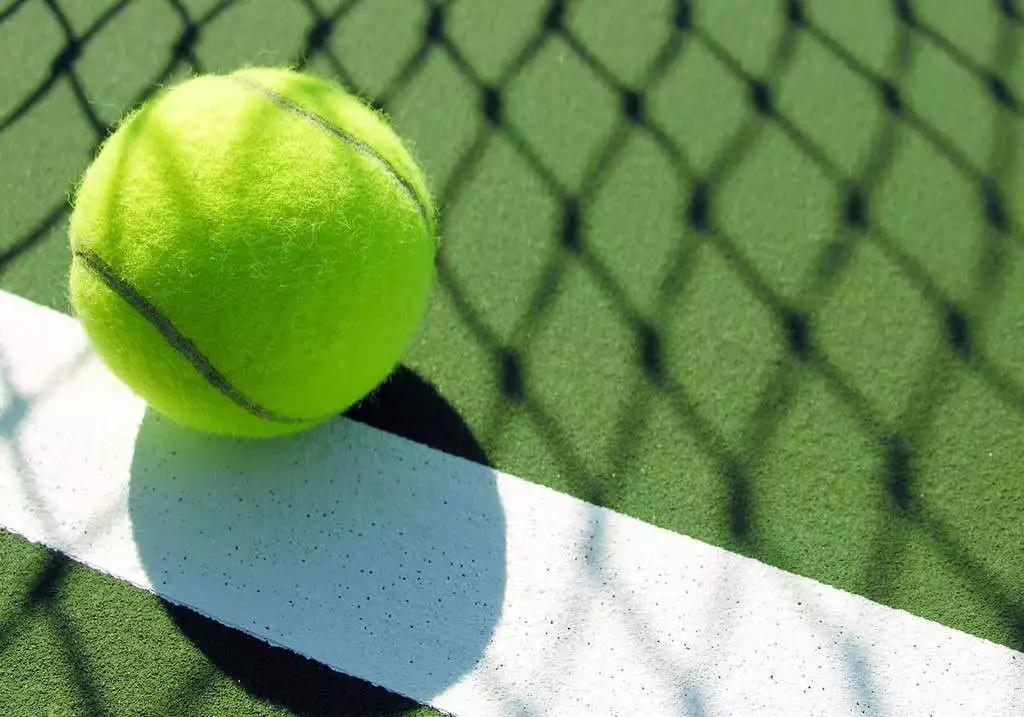 打网球比赛的变化和感受,对于我们来说打网球很有乐趣