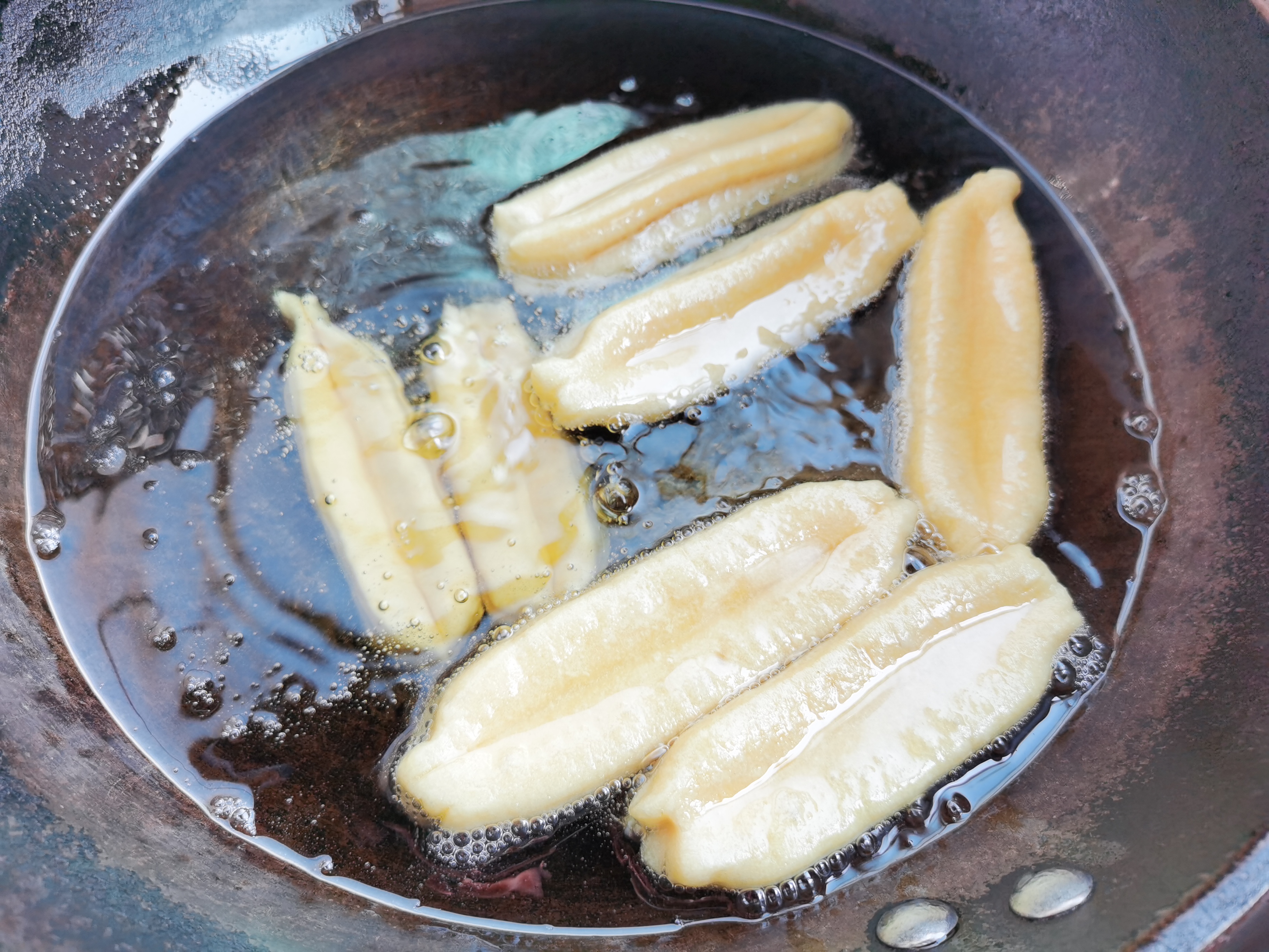 油条怎么炸才蓬松不需泡打粉,油条专用面粉炸油条的方法