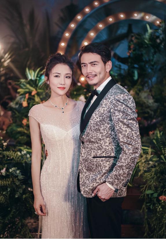 杨烁和老婆最近的情况,杨烁妻子的照片