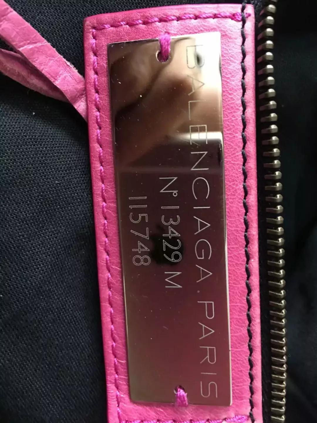 巴黎世家月牙机车包搭配,巴黎世家机车包怎么选