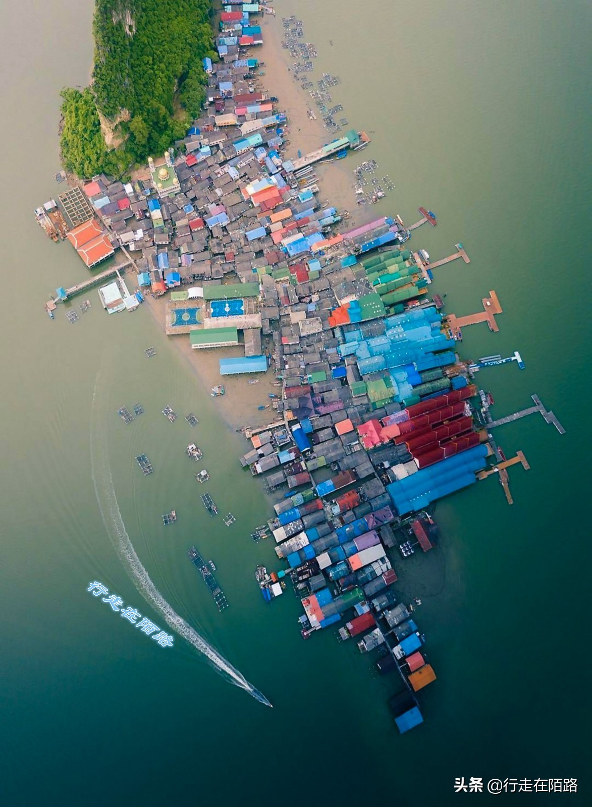 泰国唯一的回民村：房子踩高跷、足球水上踢，饭菜最难吃