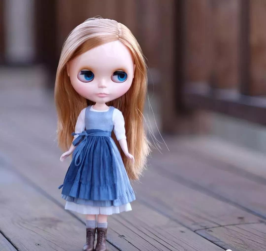 恨不能把她的芭比娃衣穿上自己身上......