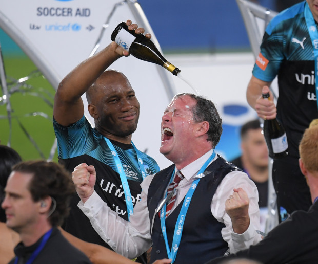 “运动生涯已经结束”的牙买加闪电在SoccerAid足球慈善赛进球