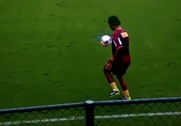 足球技巧颠球教案,足球基础过人技巧教学