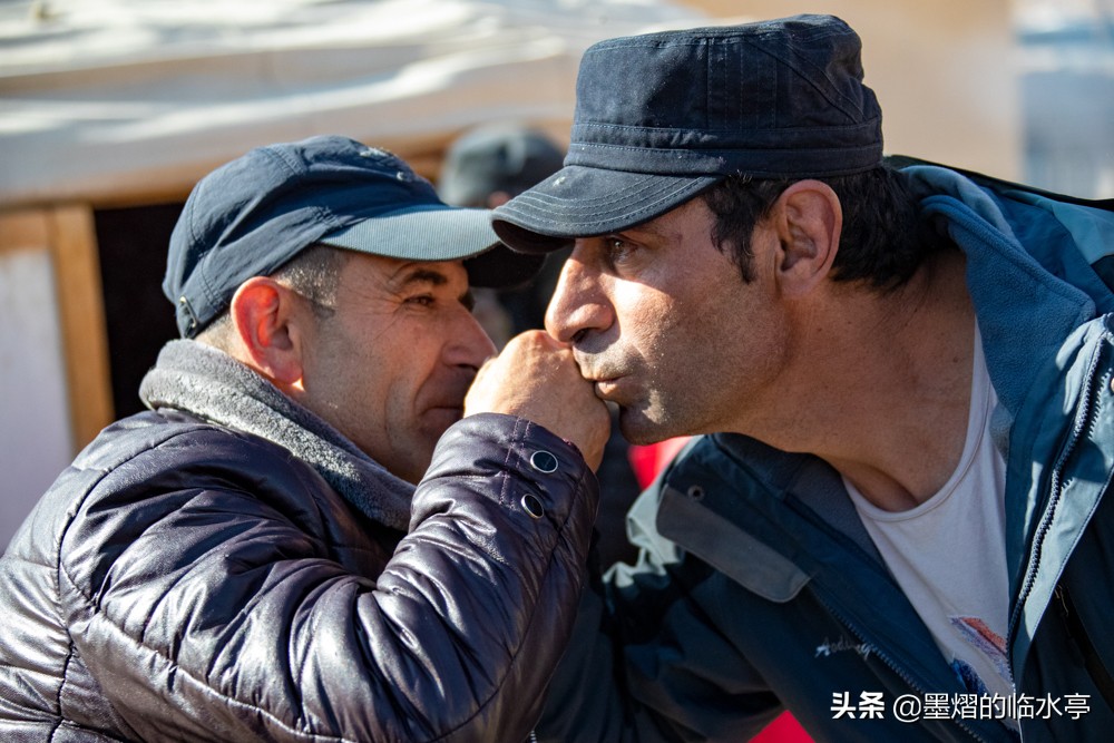 塔吉克斯坦有亲吻礼吗,塔吉克族亲吻真实感受