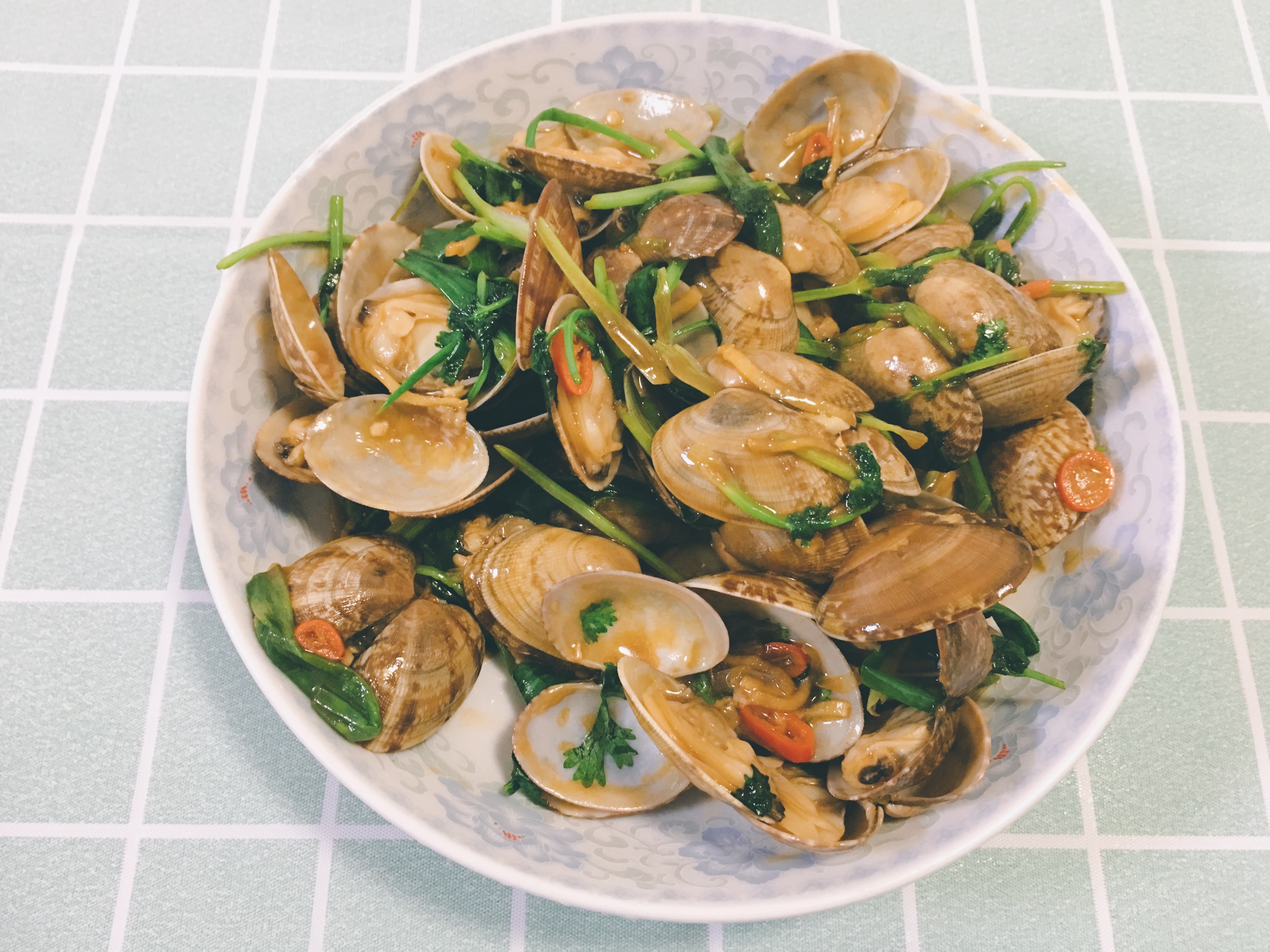 花甲和花蛤哪种好吃,爆炒剥壳花蛤的正宗做法