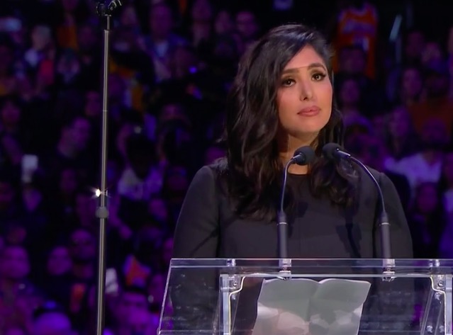 科比追思会瓦妮莎看科比合集,科比老婆瓦妮莎和乔丹