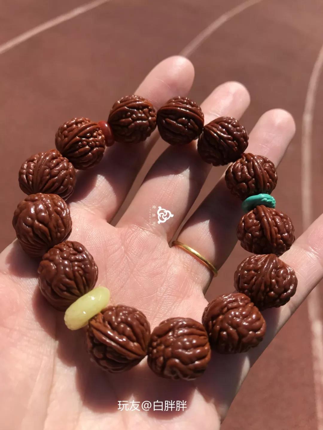 小桃核手串玩半个月什么效果,桃核手串买来怎么玩