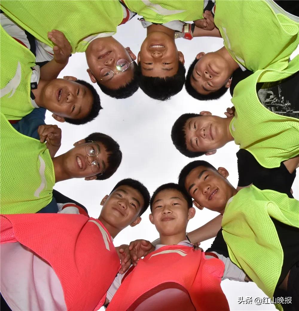 校园足球356天,足球飞起来了