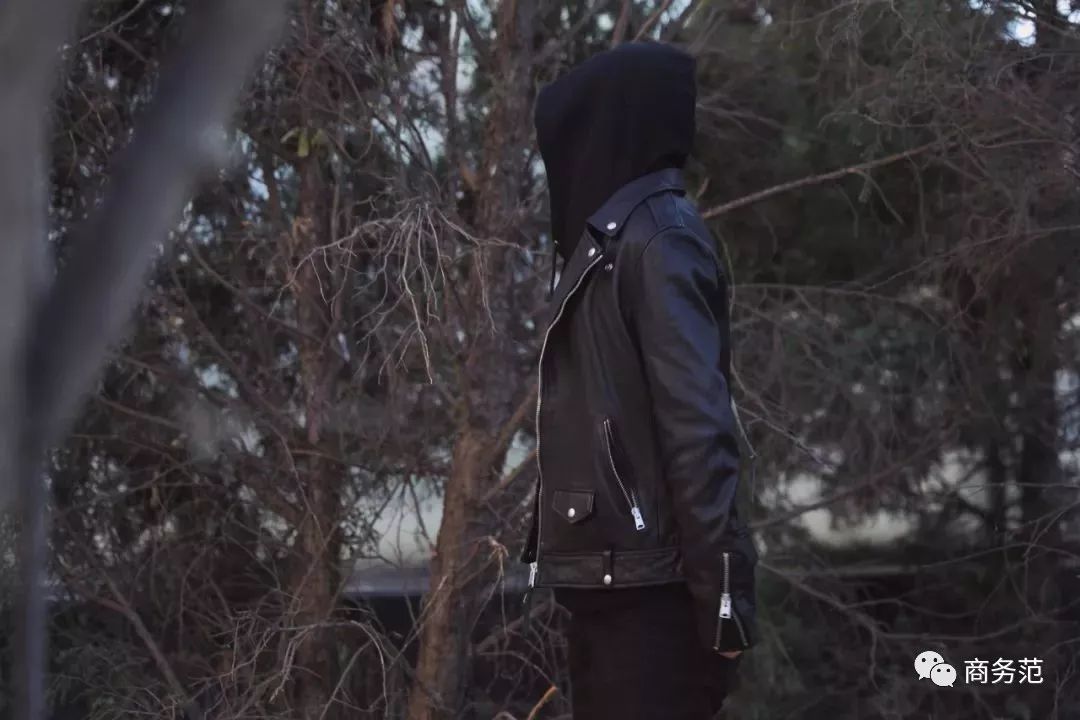 姊呮牴鍐绌挎惌,姊呮牴绂忓厠鏂悓娆剧毊澶瑰厠