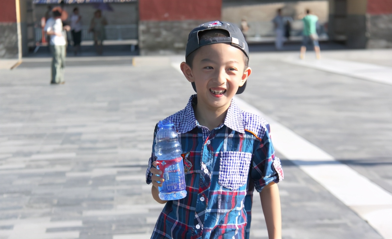 于谦小儿子照片大全,于谦二个儿子照片