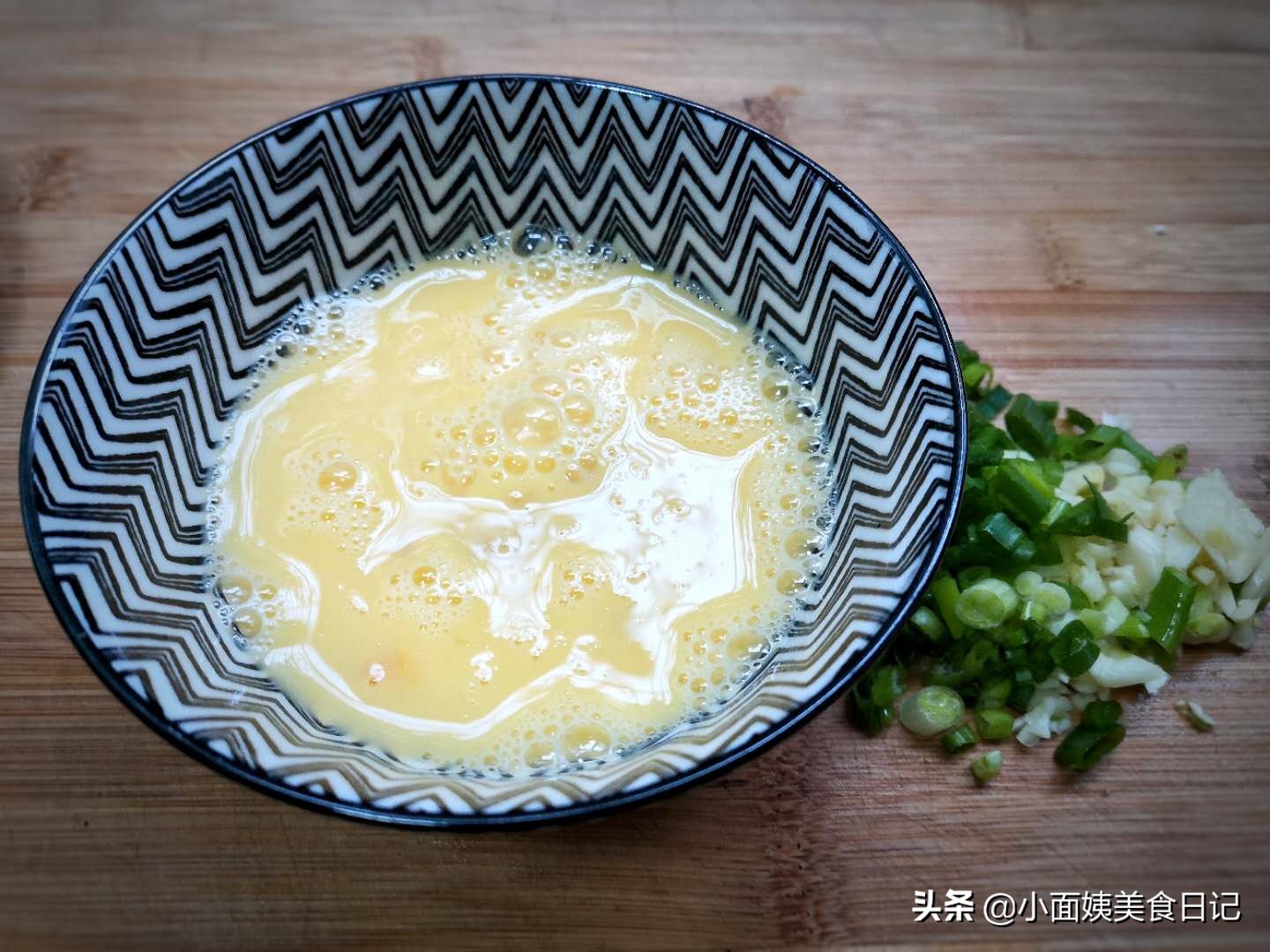 10月这个菜大量上市，我家经常买，炒鸡蛋特下饭，全家都爱吃