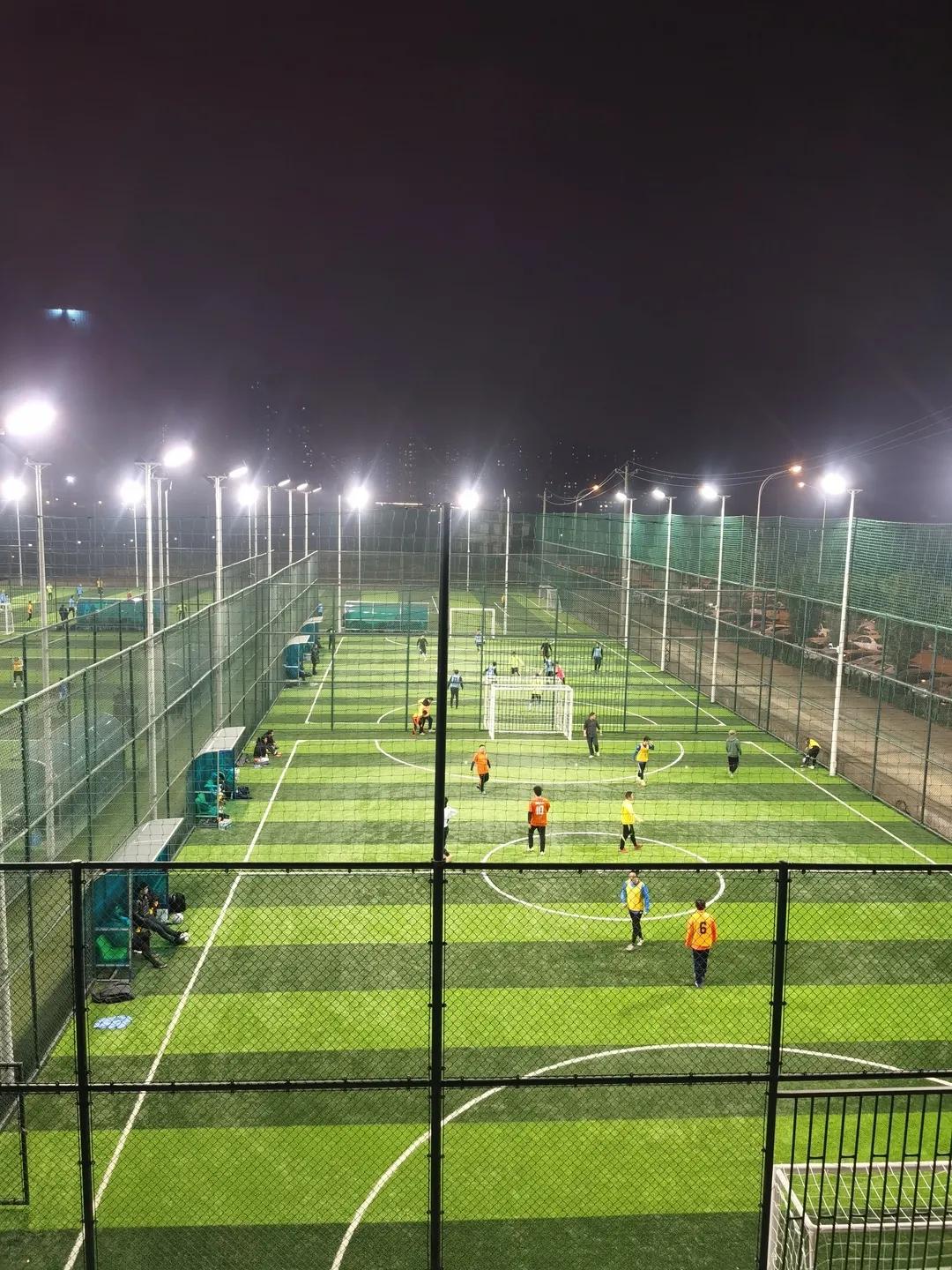 王霜足球的抖音,蹭热点足球