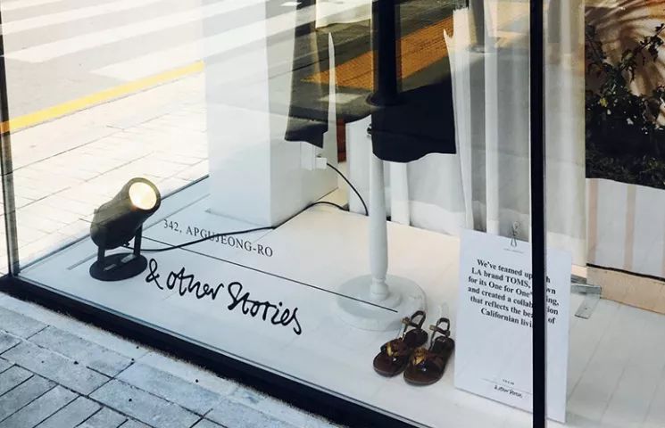 ZARA竟然出彩妆了