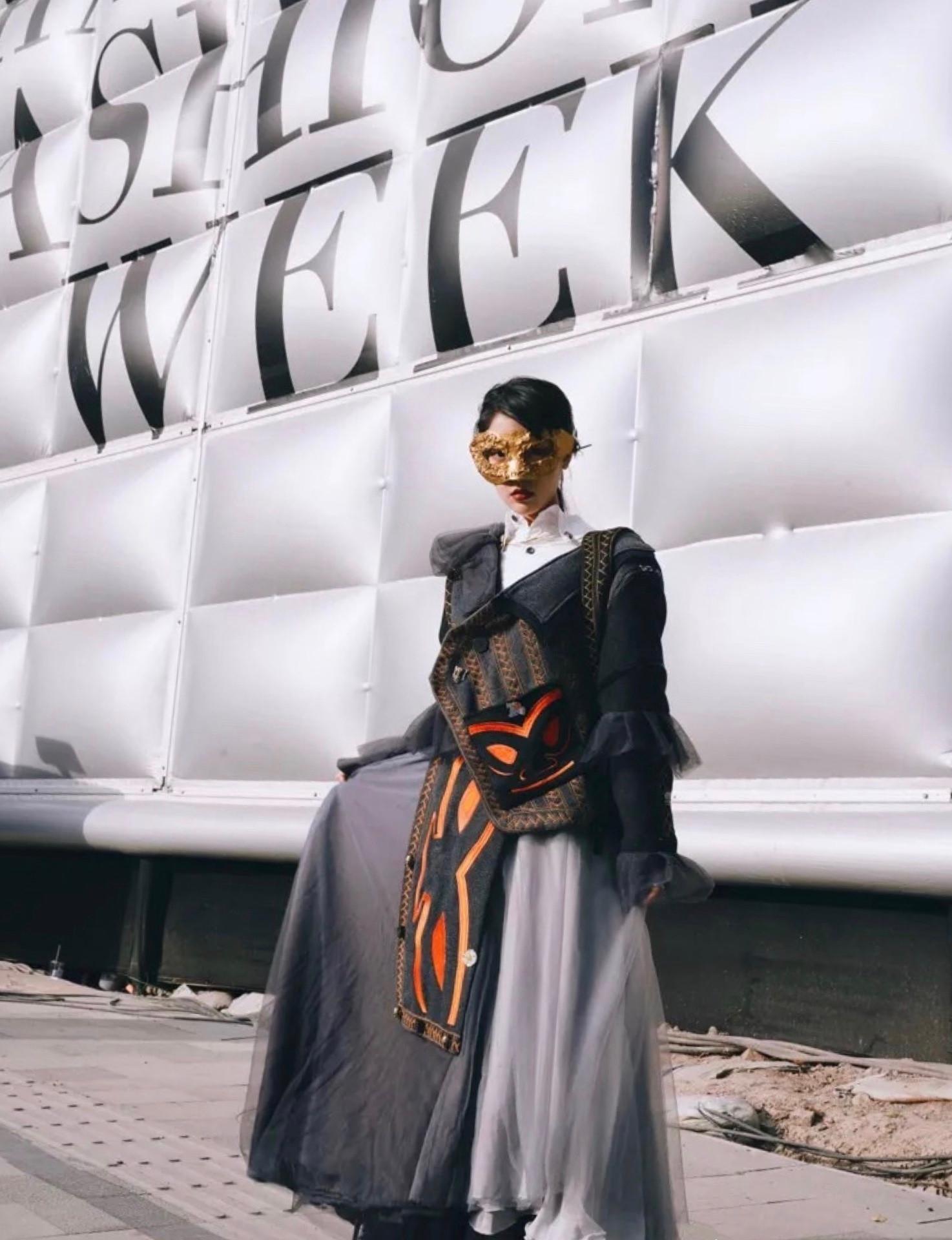 四川女孩国潮设计冲上热搜！她将三星堆穿在身上，被网友赞太帅气