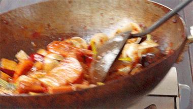 牛油火锅底料炒麻辣香锅,麻辣香锅的家常做法用火锅底料炒