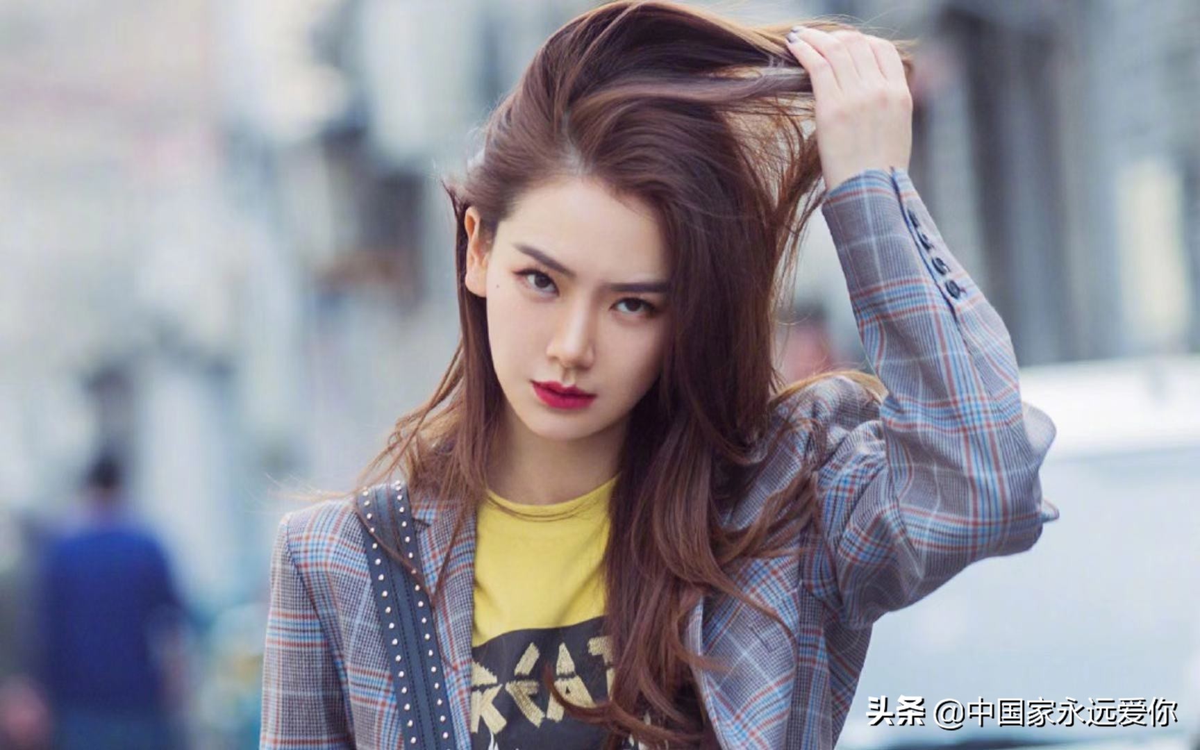 戚薇拥抱内心的温柔,戚薇只要有爱每个季节都是甜甜的