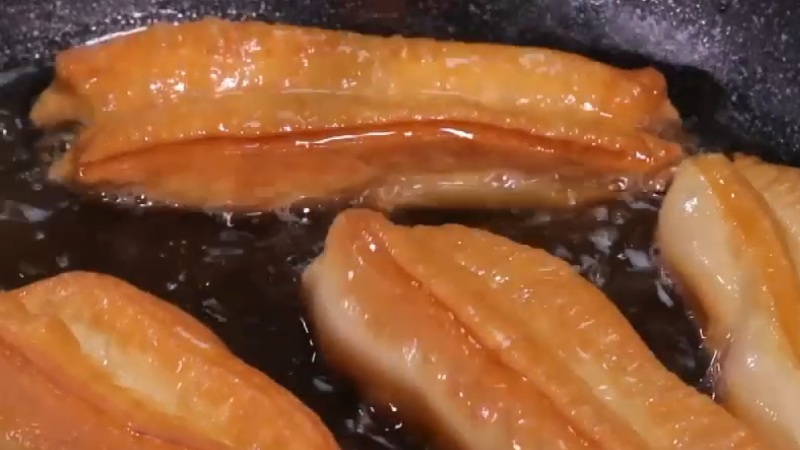 怎么在家炸油条才能不硬,当天快速炸油条最简单方法