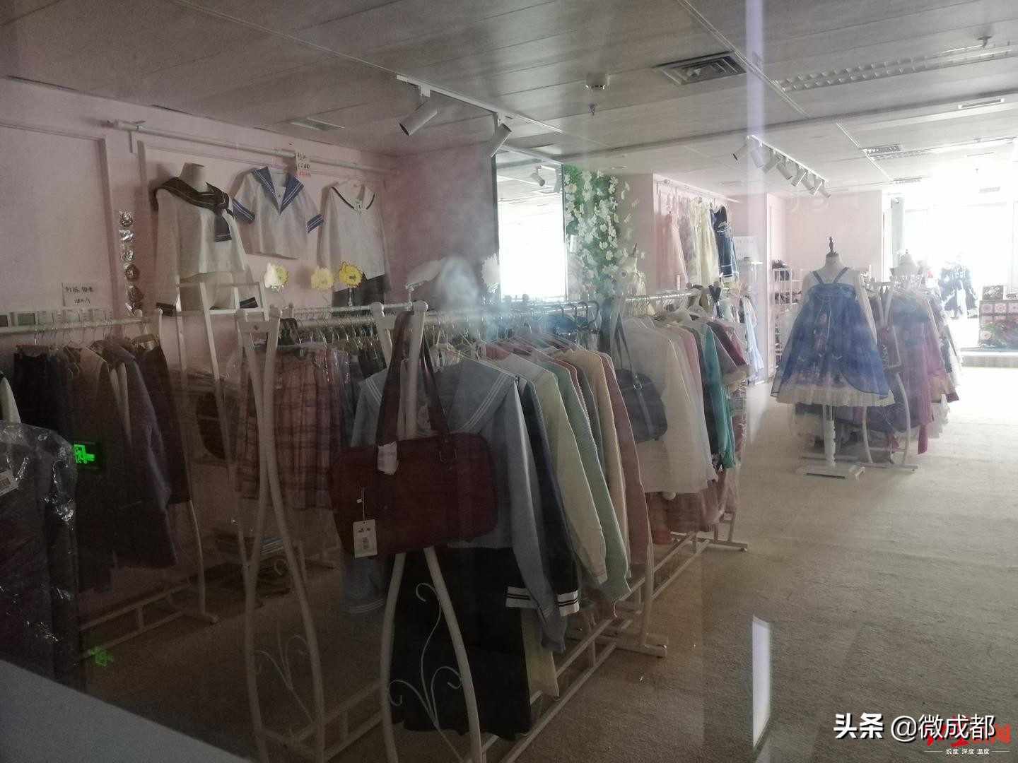 成都这家“Lo裙”代购店收钱却迟迟不发货，涉及金额总和大约200万元