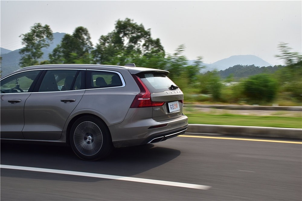 沃尔沃v60试驾,沃尔沃v60山路测试
