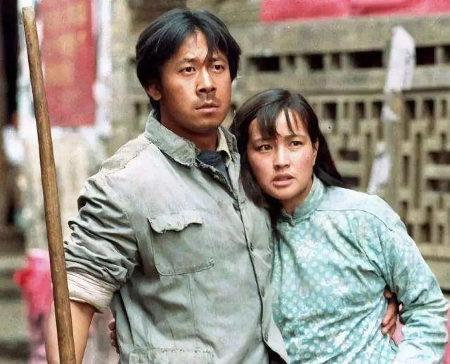 刘晓庆为他离婚，掏空家产只为他的导演梦，为何姜文最终娶了周韵