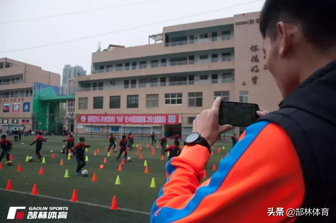 郜林回母校参加开球仪式,郜林青训教练