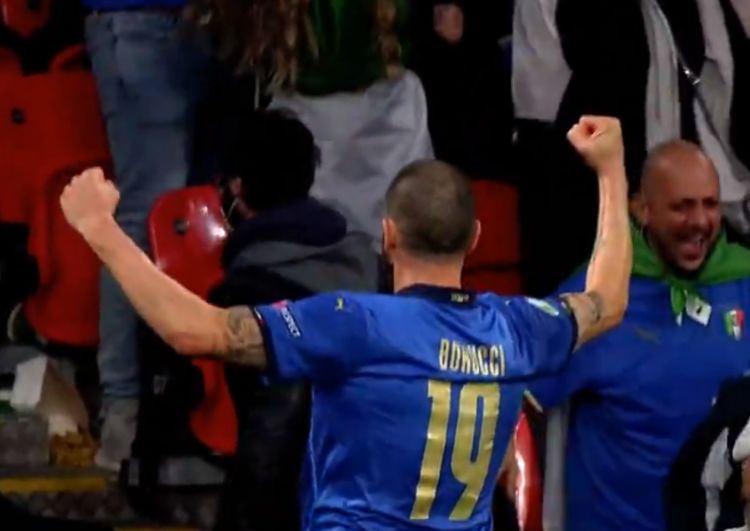 书写45年历史，他拯救绝境中的意大利！赛后霸气怒吼：足球回罗马