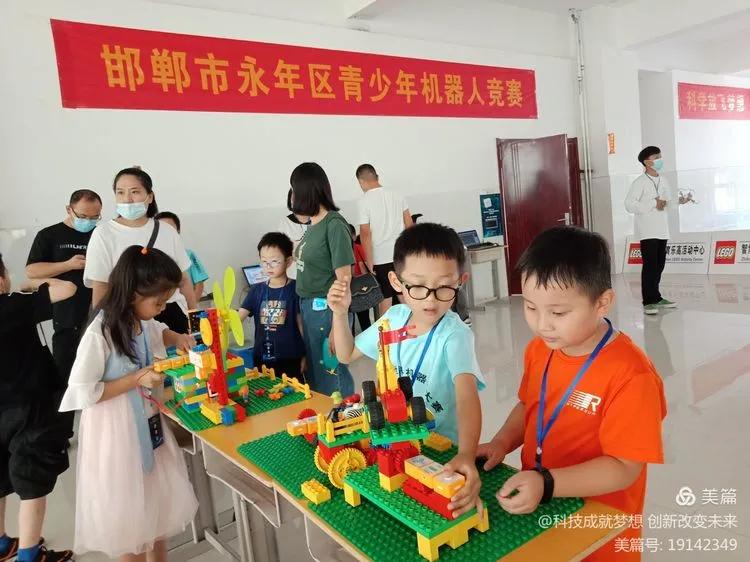机器人竞赛让青少年感受科技乐趣,科普机器人大赛