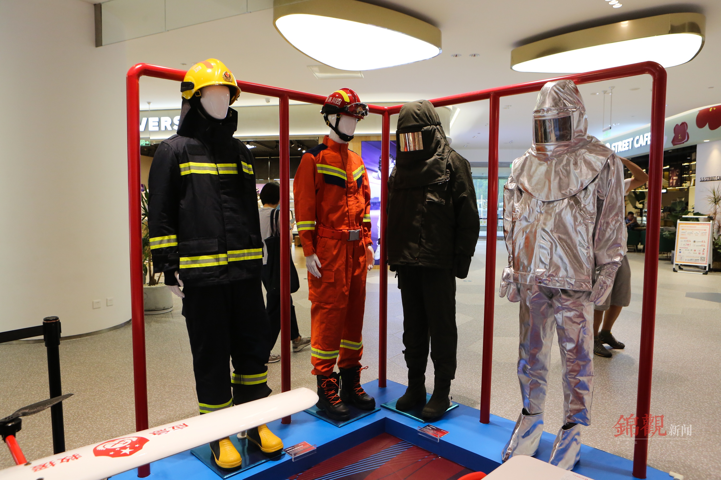 75公斤负重消防员爬楼,消防员背80斤装备爬50楼