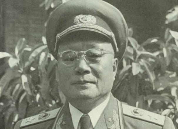 55年授衔，*伯承刘**为何能位列十大元帅第四？4大优势鲜有人及