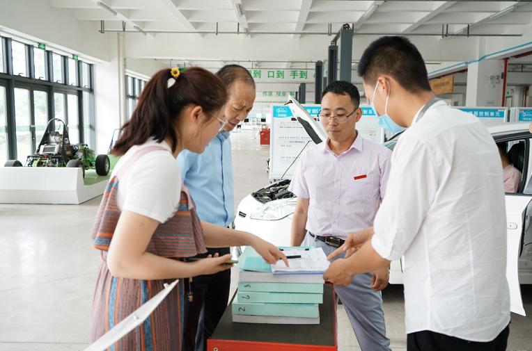 省教育厅年检专家组莅临西安汽车职业大学校开展2019年度工作检查