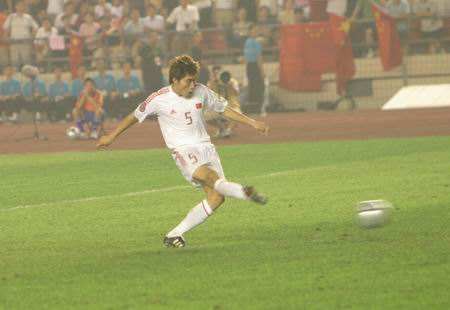 这位39岁国足老将哭的那一瞬间，多少球迷为之流泪，他真的尽力了