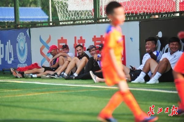 “国脚摇篮”晚报杯持续发掘足球人才，60名小球员有望进入市级青训队