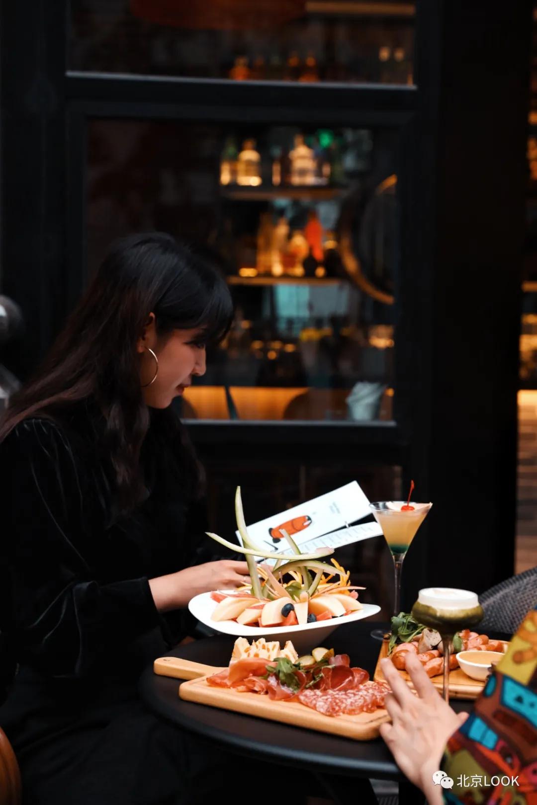 国贸旁边的楼顶酒吧,国贸下的酒