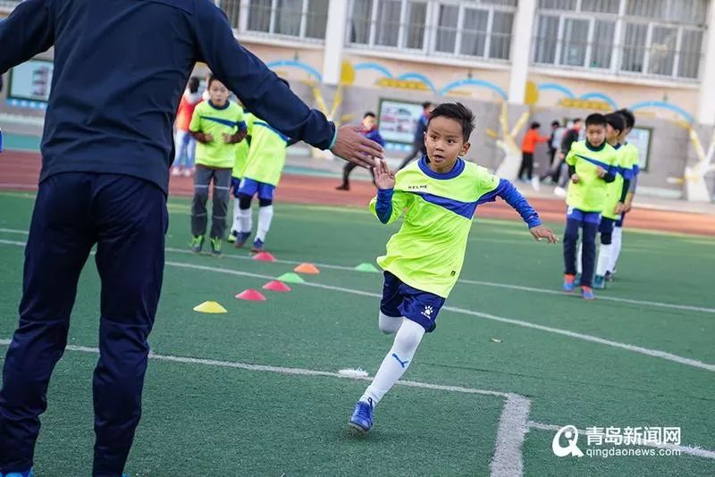 青岛16年小球员,青岛足球运动员历史最佳11人