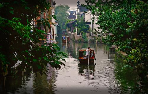夜游苏州古城领略江南美食,苏州夜游古运河上吃饭